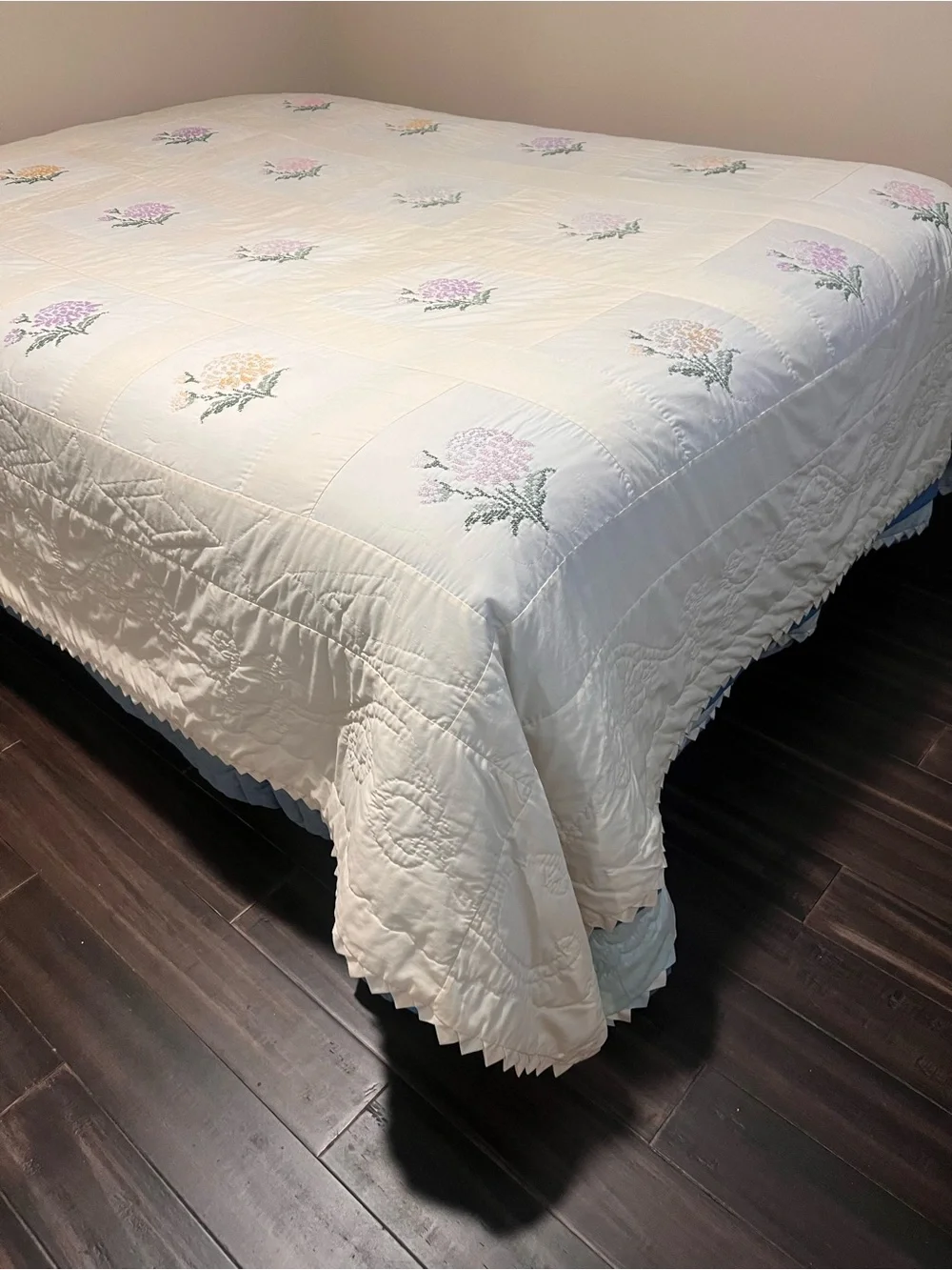 Embroidered Floral Patchwork Quilt - Queen